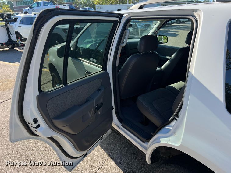 image for item NA9209 2004 Ford Explorer SUV