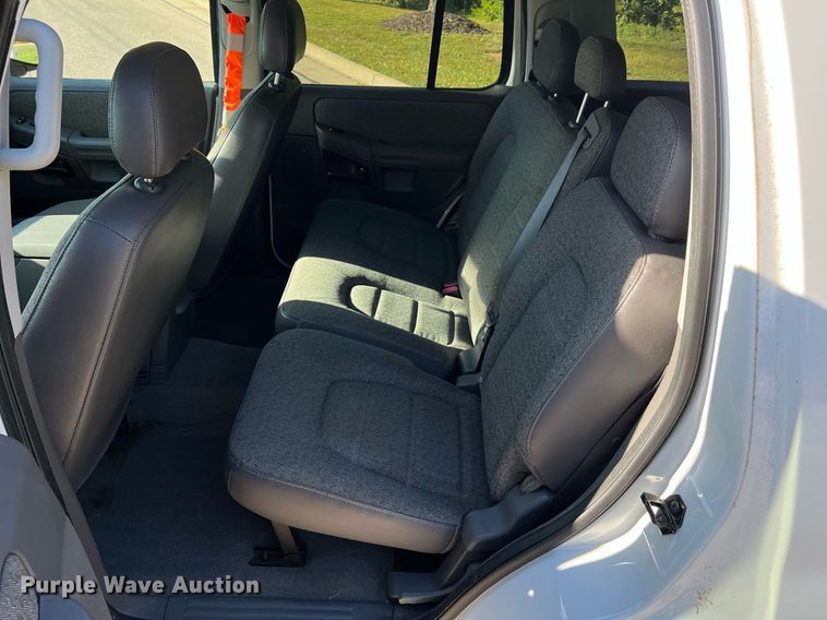image for item NA9209 2004 Ford Explorer SUV