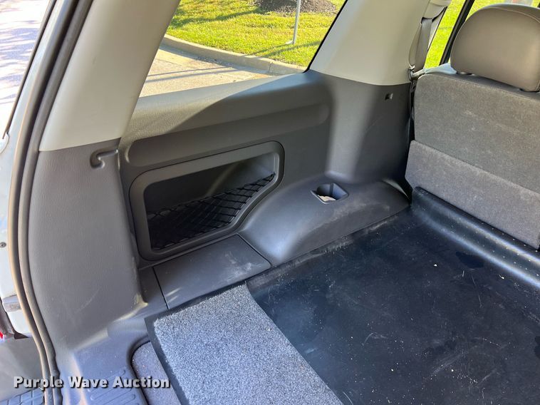 image for item NA9209 2004 Ford Explorer SUV