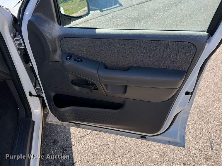 image for item NA9209 2004 Ford Explorer SUV