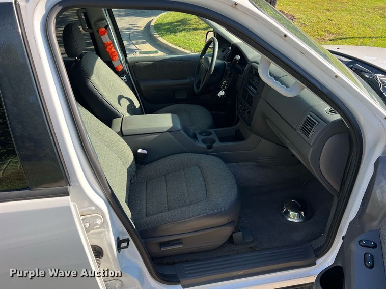 image for item NA9209 2004 Ford Explorer SUV