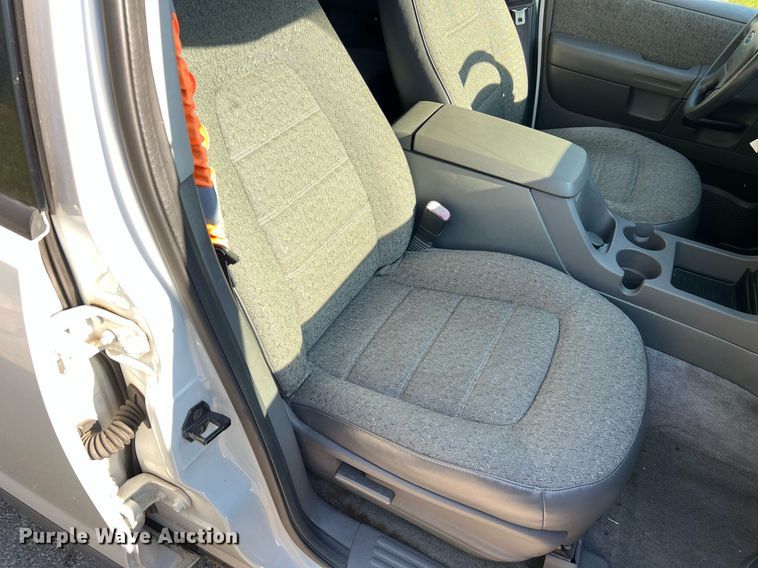 image for item NA9209 2004 Ford Explorer SUV