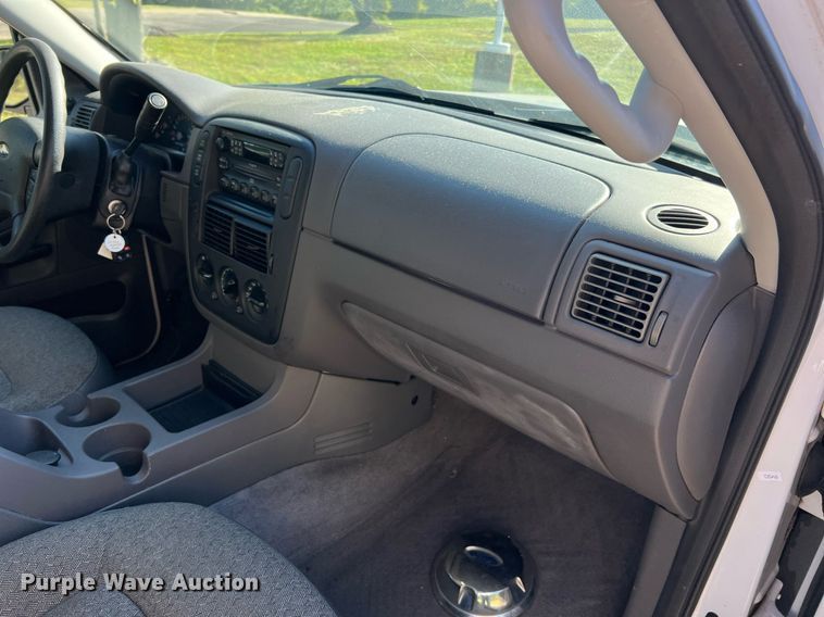 image for item NA9209 2004 Ford Explorer SUV