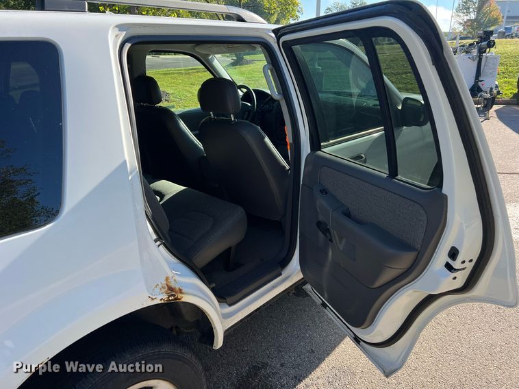 image for item NA9209 2004 Ford Explorer SUV