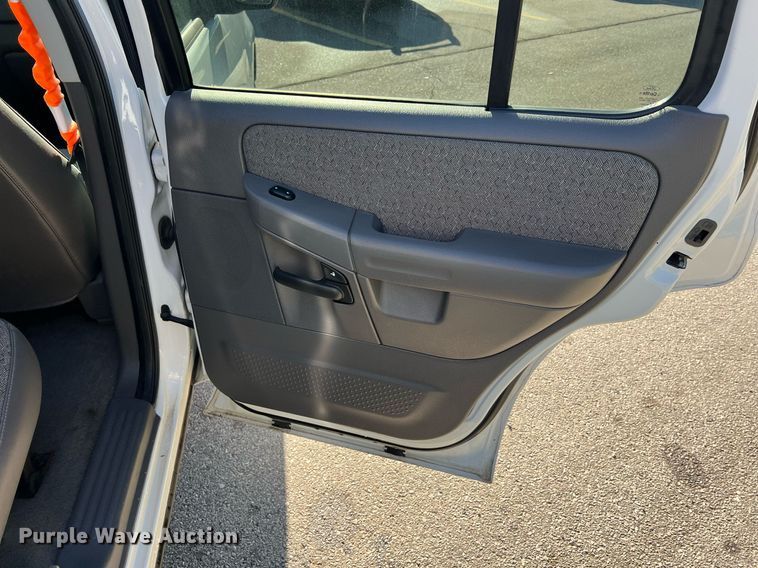 image for item NA9209 2004 Ford Explorer SUV