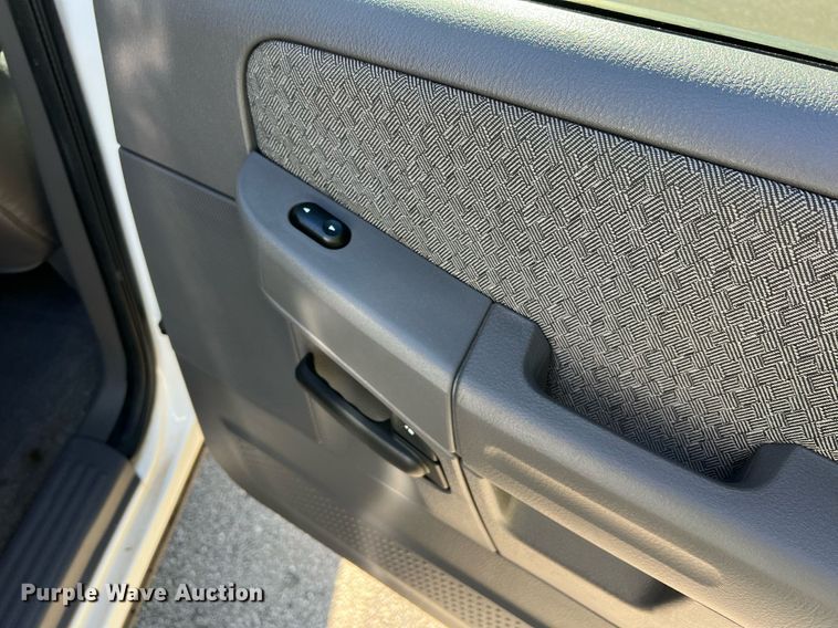 image for item NA9209 2004 Ford Explorer SUV