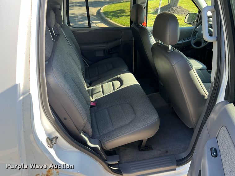 image for item NA9209 2004 Ford Explorer SUV