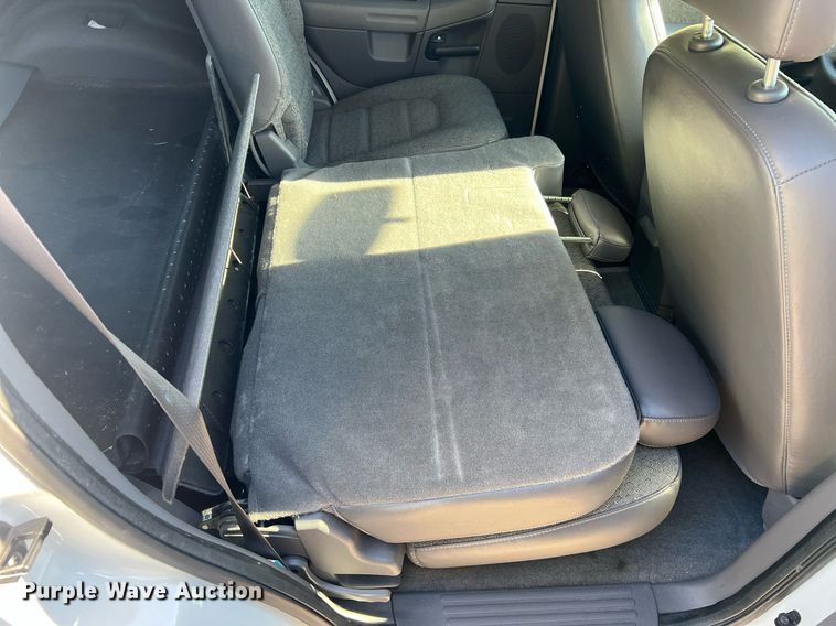 image for item NA9209 2004 Ford Explorer SUV