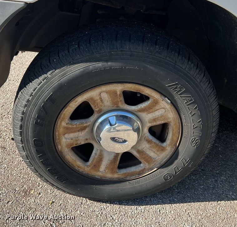 image for item NA9209 2004 Ford Explorer SUV