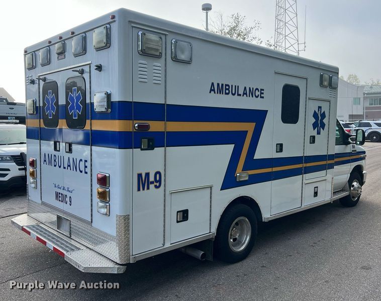 image for item NA9212 2010 Ford E450 ambulance