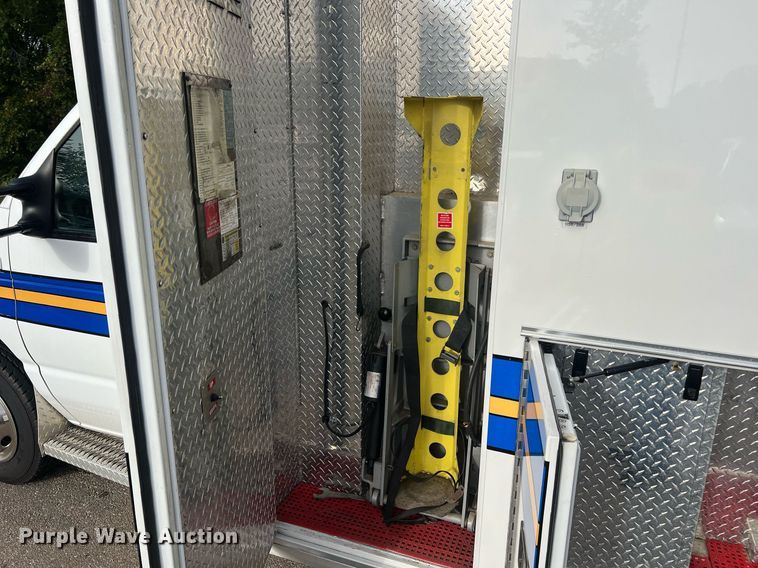 image for item NA9212 2010 Ford E450 ambulance