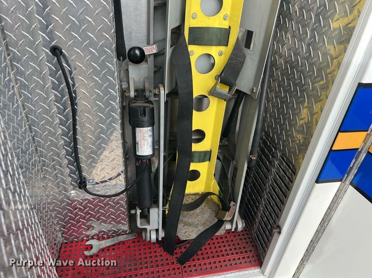 image for item NA9212 2010 Ford E450 ambulance