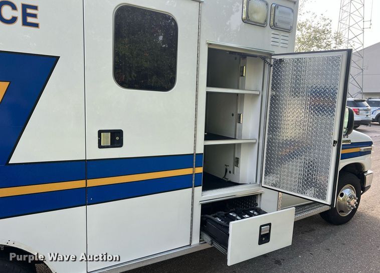 image for item NA9212 2010 Ford E450 ambulance