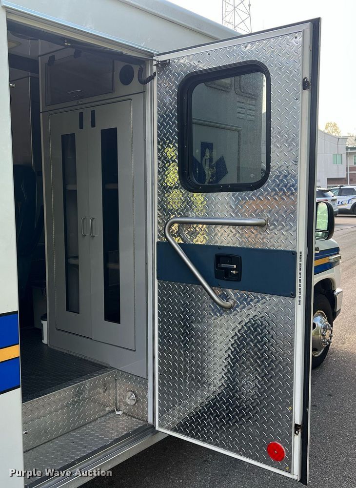 image for item NA9212 2010 Ford E450 ambulance