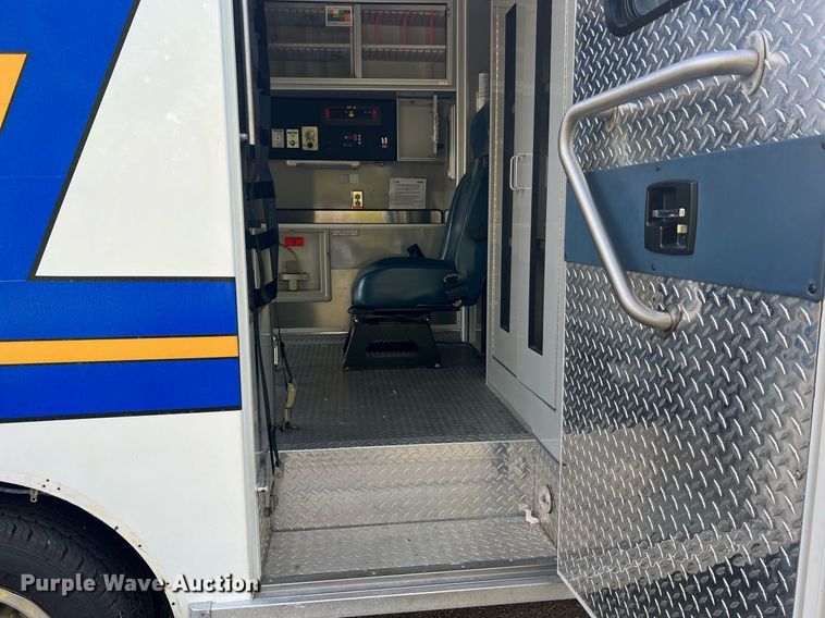 image for item NA9212 2010 Ford E450 ambulance