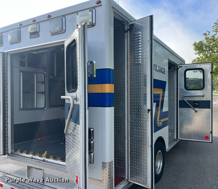 image for item NA9212 2010 Ford E450 ambulance