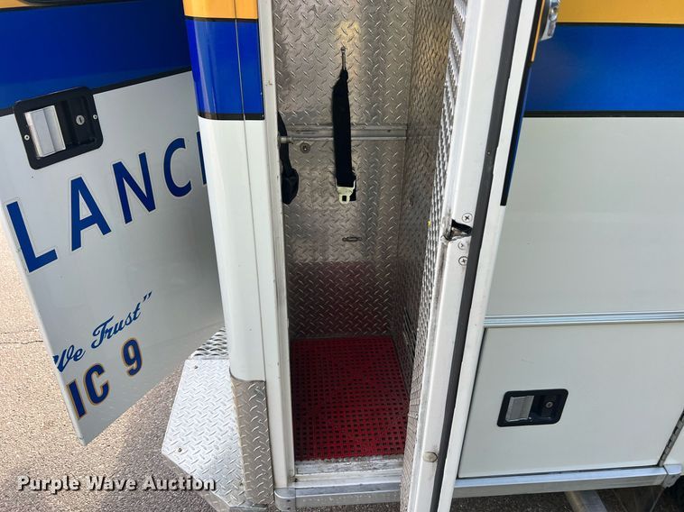 image for item NA9212 2010 Ford E450 ambulance