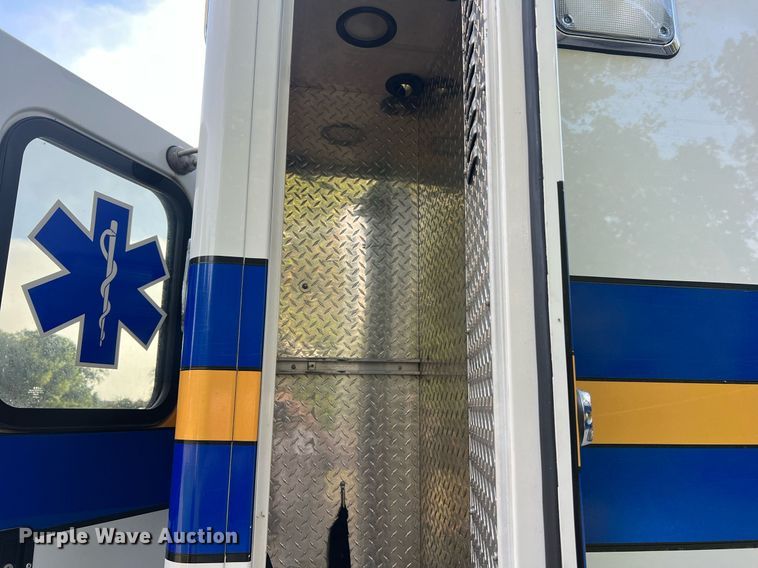 image for item NA9212 2010 Ford E450 ambulance