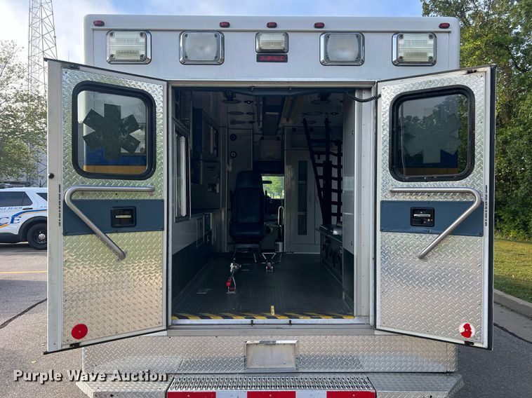 image for item NA9212 2010 Ford E450 ambulance