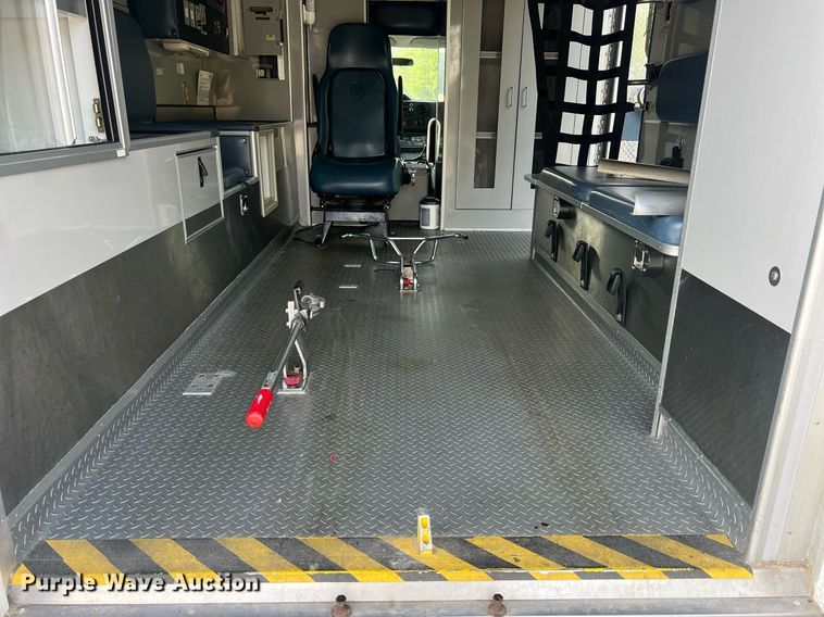 image for item NA9212 2010 Ford E450 ambulance