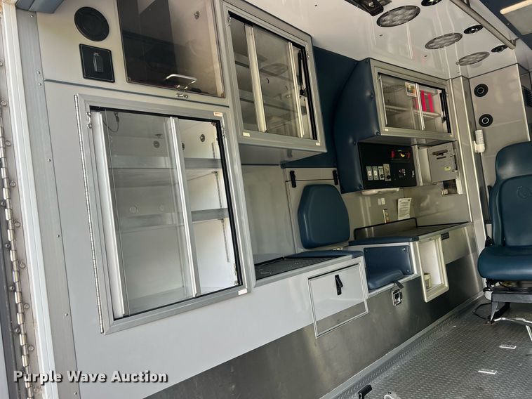 image for item NA9212 2010 Ford E450 ambulance