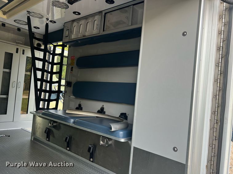 image for item NA9212 2010 Ford E450 ambulance