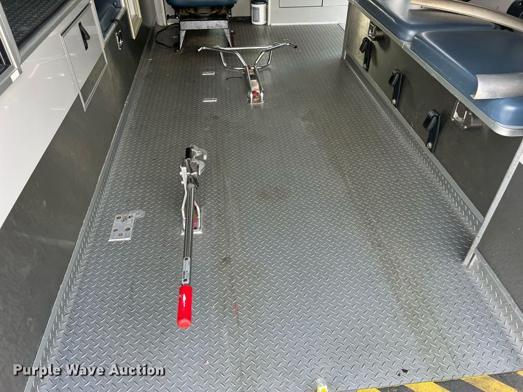 image for item NA9212 2010 Ford E450 ambulance