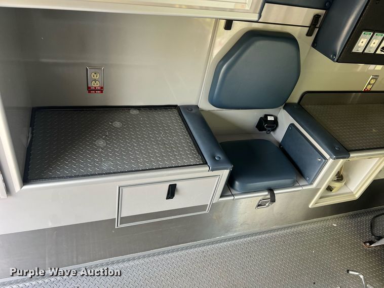 image for item NA9212 2010 Ford E450 ambulance