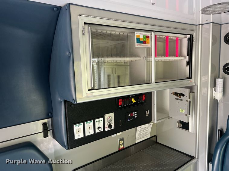 image for item NA9212 2010 Ford E450 ambulance