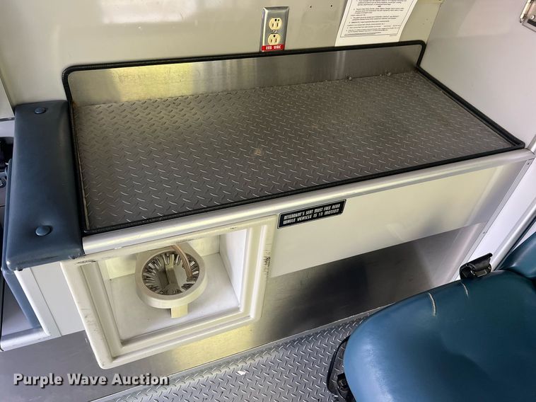 image for item NA9212 2010 Ford E450 ambulance