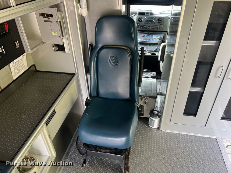 image for item NA9212 2010 Ford E450 ambulance