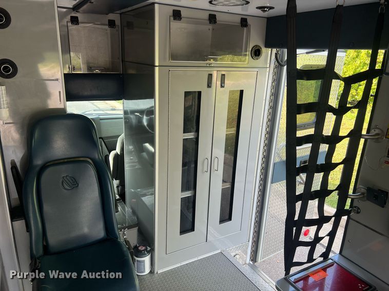 image for item NA9212 2010 Ford E450 ambulance