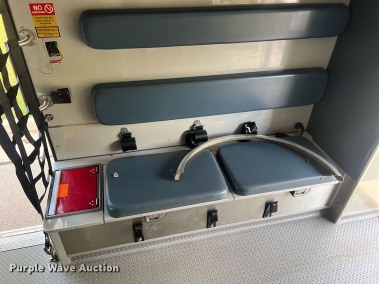 image for item NA9212 2010 Ford E450 ambulance