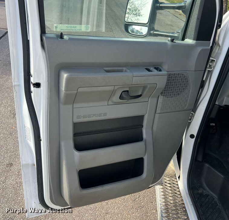 image for item NA9212 2010 Ford E450 ambulance