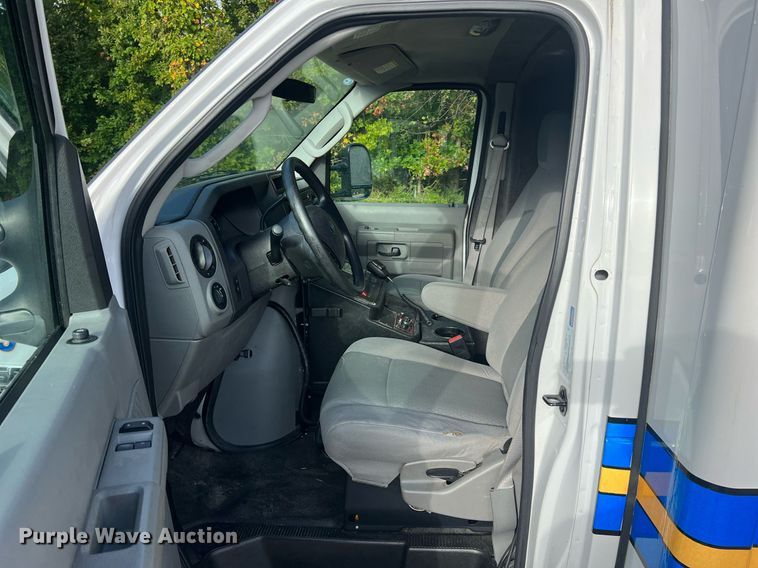 image for item NA9212 2010 Ford E450 ambulance