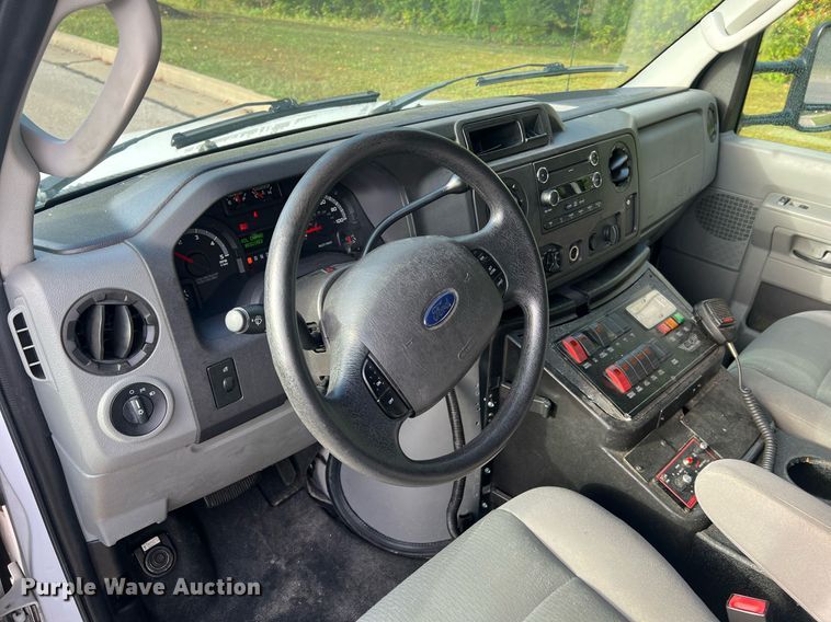 image for item NA9212 2010 Ford E450 ambulance