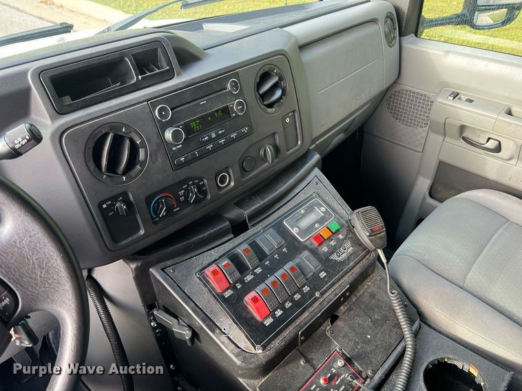 image for item NA9212 2010 Ford E450 ambulance