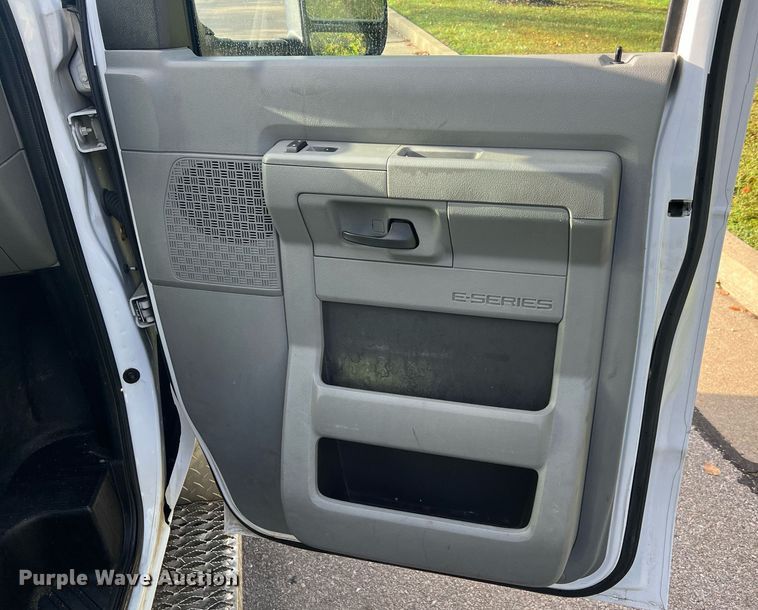 image for item NA9212 2010 Ford E450 ambulance