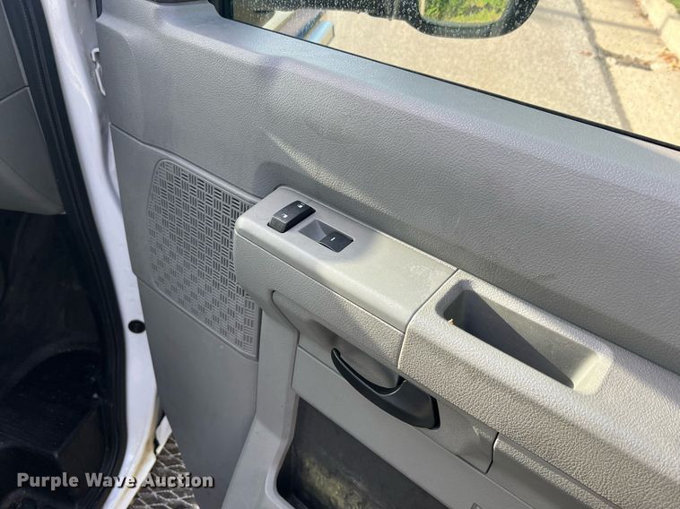 image for item NA9212 2010 Ford E450 ambulance