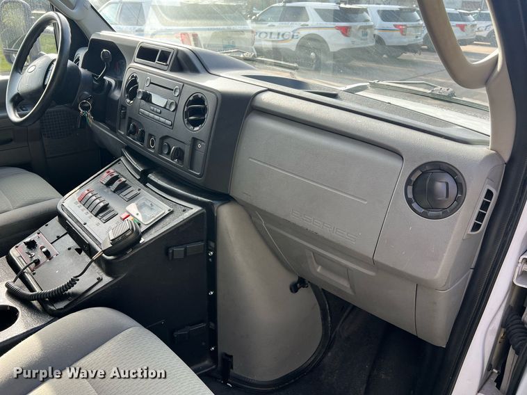 image for item NA9212 2010 Ford E450 ambulance