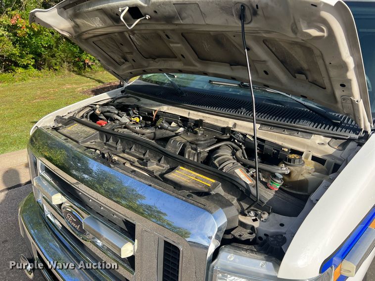 image for item NA9212 2010 Ford E450 ambulance