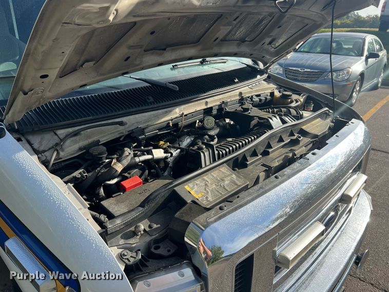 image for item NA9212 2010 Ford E450 ambulance