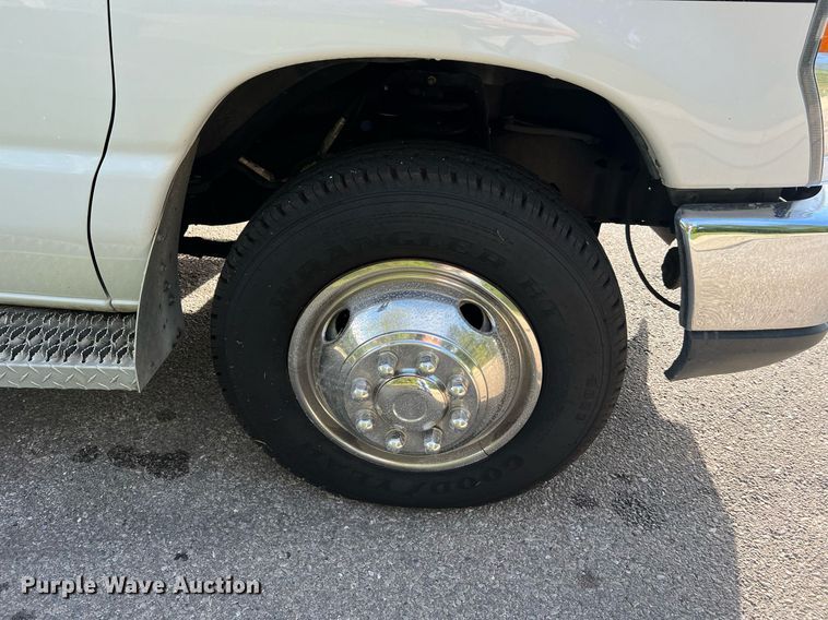 image for item NA9212 2010 Ford E450 ambulance