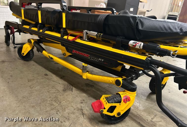 image for item NA9212 2010 Ford E450 ambulance