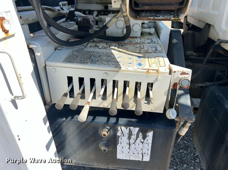 image for item NA9219 1999 Chevrolet C6500  crane truck