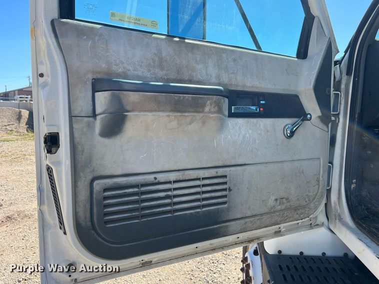 image for item NA9219 1999 Chevrolet C6500  crane truck