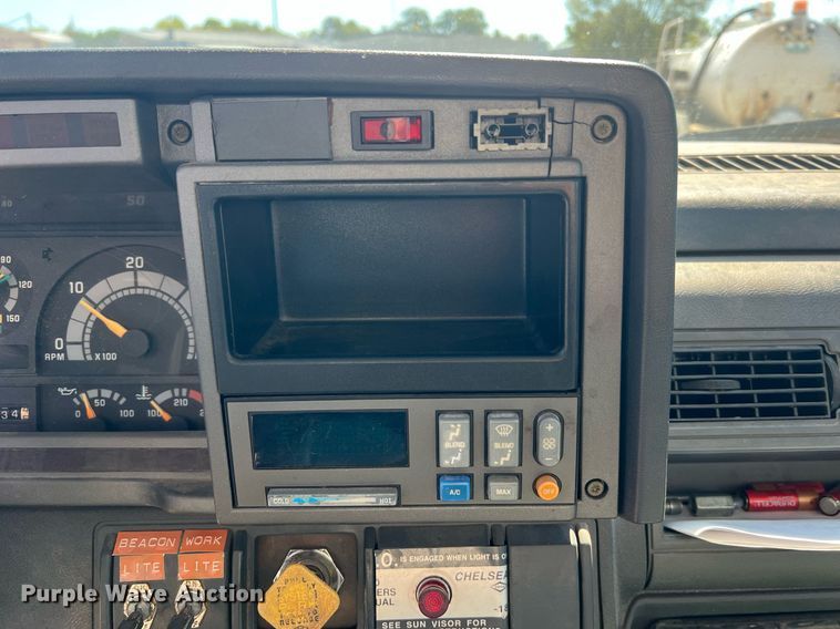 image for item NA9219 1999 Chevrolet C6500  crane truck