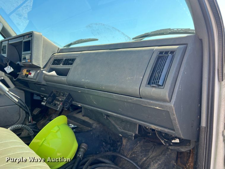 image for item NA9219 1999 Chevrolet C6500  crane truck