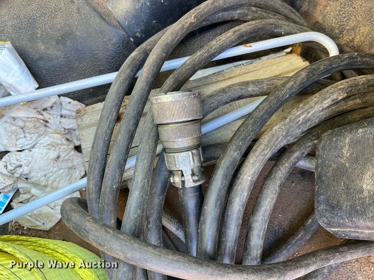 image for item NA9219 1999 Chevrolet C6500  crane truck