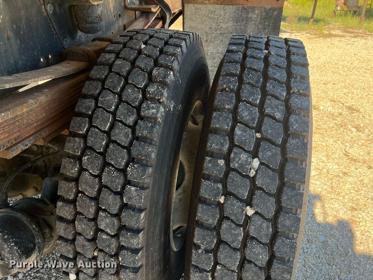 image for item NA9219 1999 Chevrolet C6500  crane truck